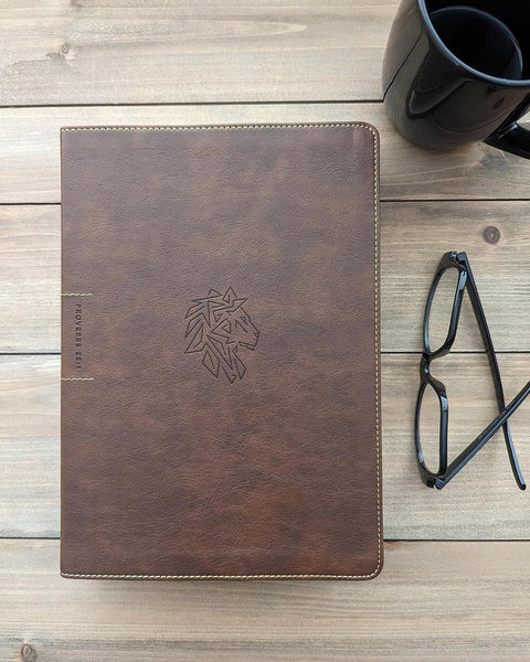 NLT Courage For Life Study Bible for Men, Filament-Enabled Edition, Rustic Brown Lion